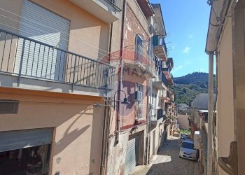 Edificio all\'aperto - Casa indipendente via san lorenzo
 
52, Chiaramonte Gulfi - foto 2