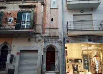 Edificio all\'aperto - Independent house Via Vittorio Veneto
 
151, Adelfia - photo 1