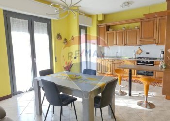 Cucina - Casa indipendente Oleggio Castello - foto 13