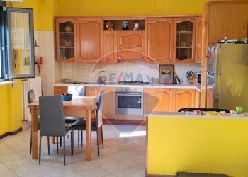 Cucina - Casa indipendente Oleggio Castello - foto 15