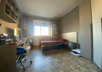 Camera da letto - Three-room apartment via Piero Maroncelli, Moncalieri - photo 14