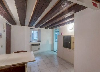Cucina - Trilocale vico degli Adorno, Genova (zona Centro Storico) - foto 7