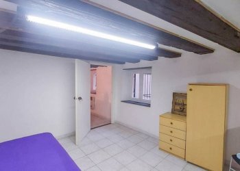 Camera da letto - Trilocale vico degli Adorno, Genova (zona Centro Storico) - foto 22
