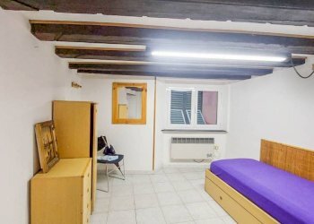 Camera da letto - Trilocale vico degli Adorno, Genova (zona Centro Storico) - foto 28