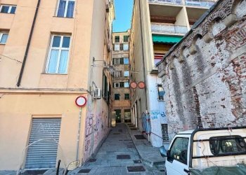 Zona - Negozio vico delle Camelie, 8, Genova (zona Centro Storico) - foto 2