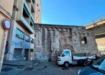 Zona - Negozio vico delle Camelie, 8, Genova (zona Centro Storico) - foto 3