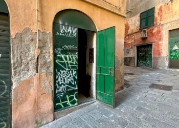 Cortile interno - Negozio vico delle Camelie, 8, Genova (zona Centro Storico) - foto 7