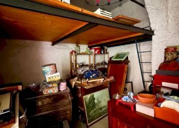 Cantina - Negozio vico delle Camelie, 8, Genova (zona Centro Storico) - foto 14