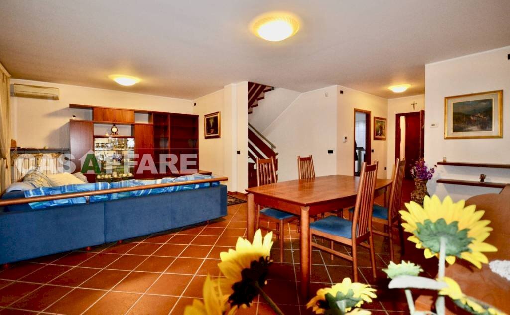 Salone - Villa a Schiera viale Piave, Alzano Lombardo - foto 3