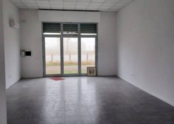 Interno non residenziale - Negozio via Emilia, 174B, Anzola dell'Emilia - foto 2