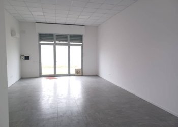 Interno non residenziale - Negozio via Emilia, 174B, Anzola dell'Emilia - foto 3
