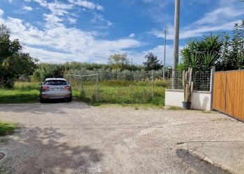 Building land Città Sant'Angelo - photo 3