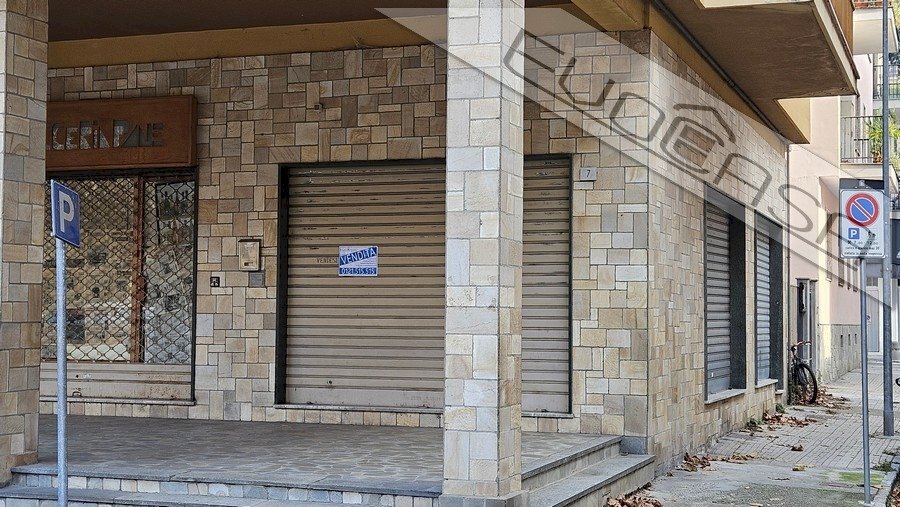 Negozio Piazza Centenario  7, Villar Perosa - foto 1