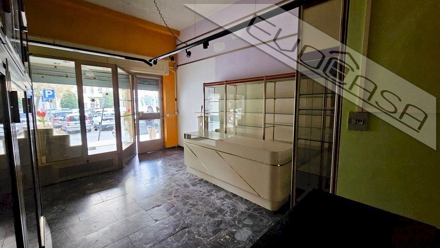 Negozio Piazza Centenario 7, Villar Perosa - foto 2
