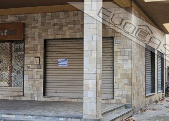 Negozio Piazza Centenario  7, Villar Perosa - foto 1