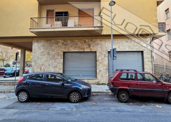 Negozio Piazza Centenario  7, Villar Perosa - foto 5