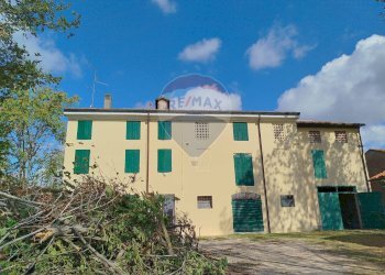 Independent house Via dei Fabbri, 2 
 Mirandola, Mirandola - photo 1