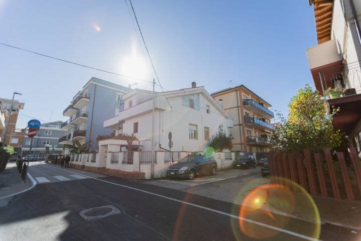 Foto 3 - Independent house Via C. D'Agnese
 
3, Montesilvano - photo 3