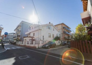 Foto 3 - Independent house Via C. D'Agnese
 
3, Montesilvano - photo 3