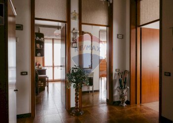 Hall / corridoio - Trilocale VIA PESCHIERA
 
6, Meda - foto 6