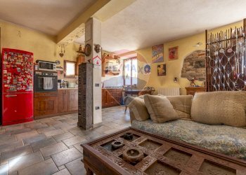 Soggiorno - Casa semi indipendente VIALE MILANO
 
40, Viggiù - foto 7