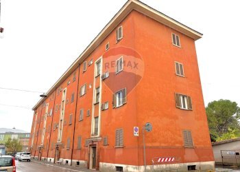 Edificio all\'aperto - Trilocale via sicilia
 
15, Terni - foto 1