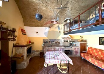 Sala da pranzo - Casa semi indipendente Vico Terzo Sant'Innocenzo, Grassano - foto 3