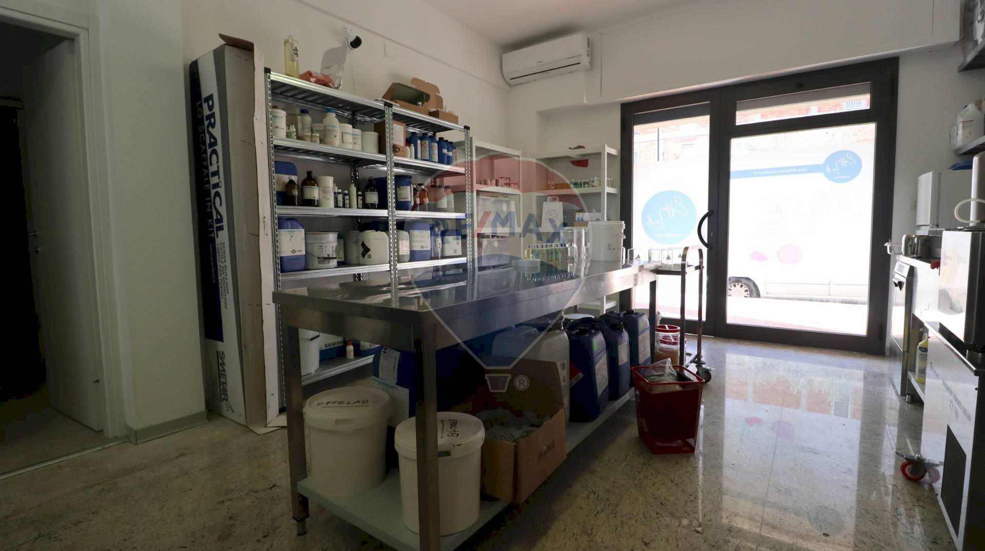 Soggiorno - Locale Commerciale Matera - foto 2