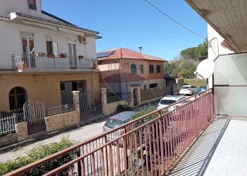 Balcone - Trilocale via elio vittorini
 
21, Caltagirone - foto 23