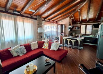 Sala da pranzo - Casa semi indipendente Via Poggio del Lupo
 
123, Misterbianco - foto 1