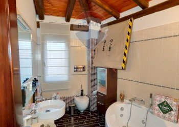Bagno - Casa semi indipendente Via Poggio del Lupo
 
123, Misterbianco - foto 8