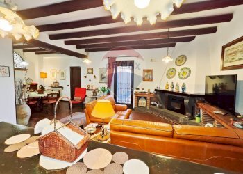 Sala da pranzo - Casa semi indipendente Via Poggio del Lupo
 
123, Misterbianco - foto 38