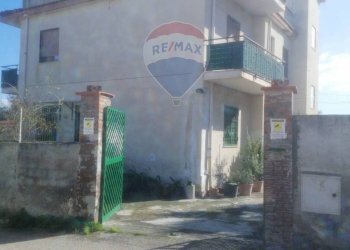 Edificio all\'aperto - Villa Via Dei Pini/Contrada Marina
 
8, Augusta - foto 1