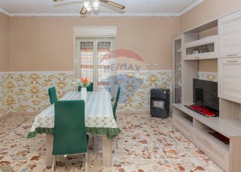 Sala da pranzo - Quadrilocale Via Filippo Eredia
 
2, Catania - foto 14