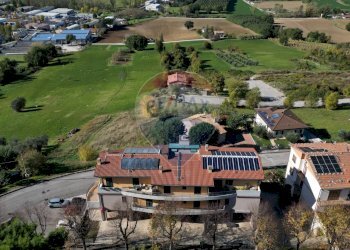 Casa all\'aperto - Quadrilocale Via Giuseppe di Vittorio
 
77, Serra de' Conti - foto 18