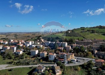 Vista delle montagne - Quadrilocale Via Giuseppe di Vittorio
 
77, Serra de' Conti - foto 21