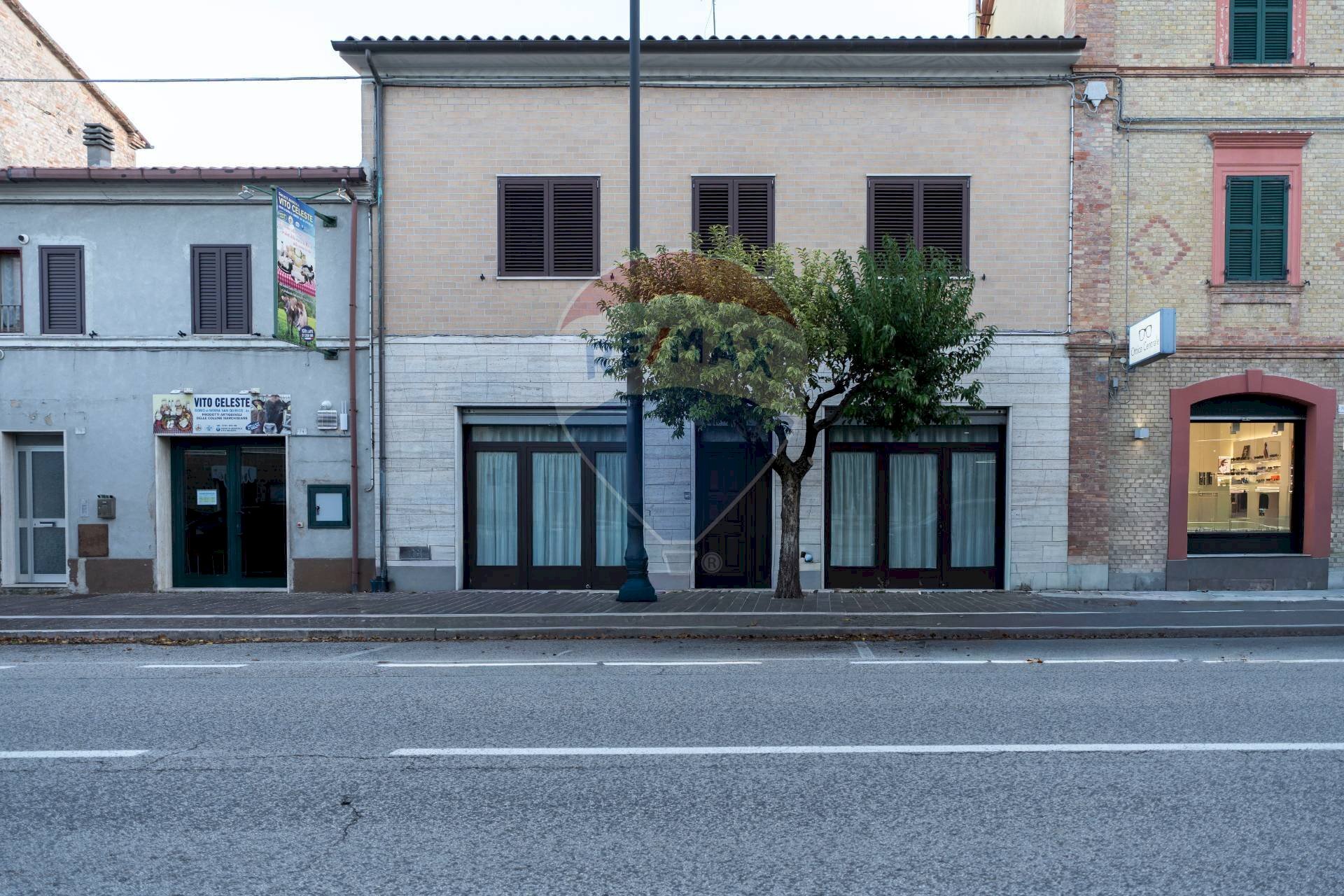 Casa all\'aperto - Negozio Via Risorgimento
 
72, Maiolati Spontini - foto 1