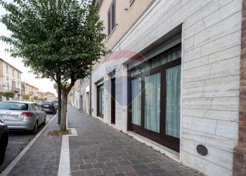 Edificio all\'aperto - Negozio Via Risorgimento
 
72, Maiolati Spontini - foto 2