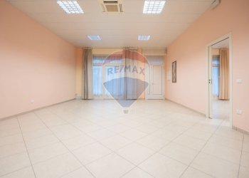 Stanza vuota - Negozio Via Risorgimento
 
72, Maiolati Spontini - foto 3