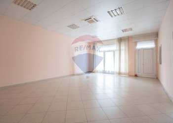 Stanza vuota - Negozio Via Risorgimento
 
72, Maiolati Spontini - foto 5