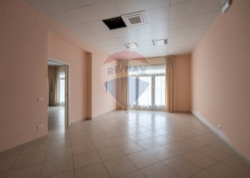 Stanza vuota - Negozio Via Risorgimento
 
72, Maiolati Spontini - foto 6