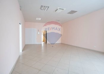 Stanza vuota - Negozio Via Risorgimento
 
72, Maiolati Spontini - foto 11