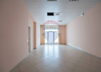 Stanza vuota - Negozio Via Risorgimento
 
72, Maiolati Spontini - foto 13