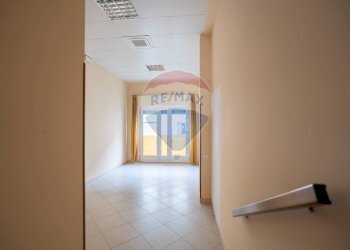 Hall / corridoio - Negozio Via Risorgimento
 
72, Maiolati Spontini - foto 18