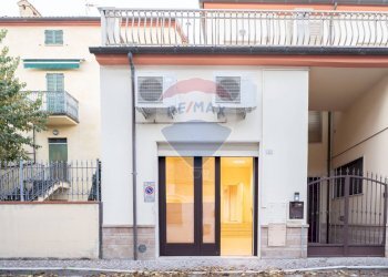 Edificio all\'aperto - Negozio Via Risorgimento
 
72, Maiolati Spontini - foto 22