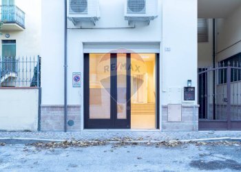 Edificio all\'aperto - Negozio Via Risorgimento
 
72, Maiolati Spontini - foto 23