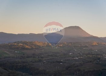 Vista delle montagne - Appartamento Via San Michele
 
7, Rosora - foto 11