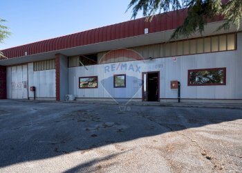 Edificio all\'aperto - Capannone Via Dell'industria
 
17, Monte San Vito - foto 1