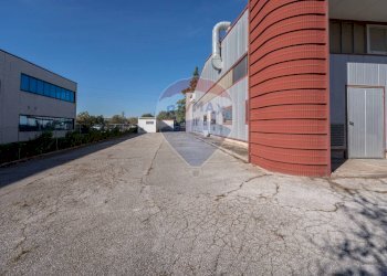 Edificio all\'aperto - Capannone Via Dell'industria
 
17, Monte San Vito - foto 9