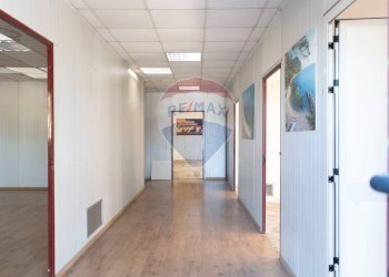 Hall / corridoio - Capannone Via Dell'industria
 
17, Monte San Vito - foto 13